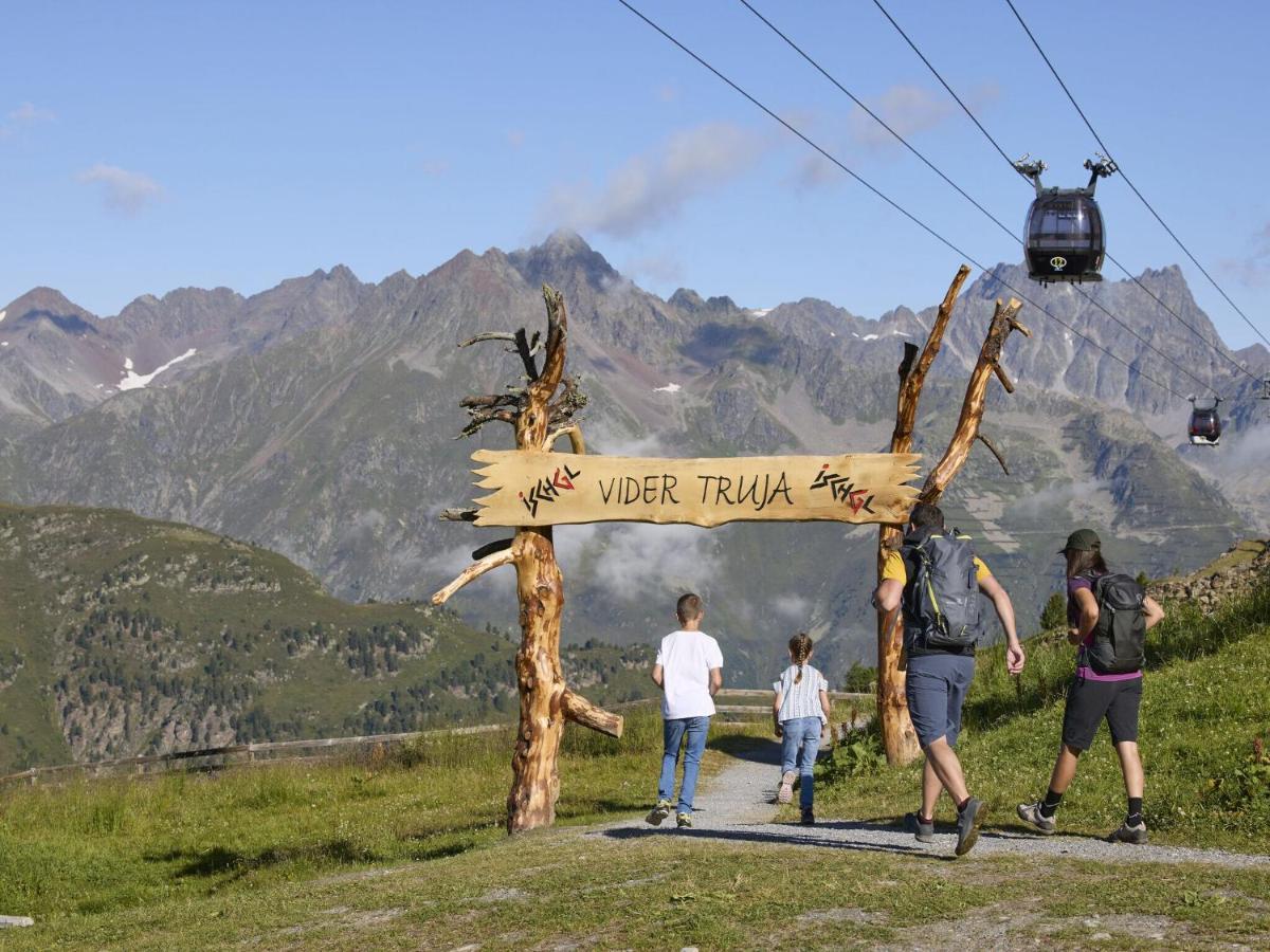 In Overlooking The Mountains * Ischgl